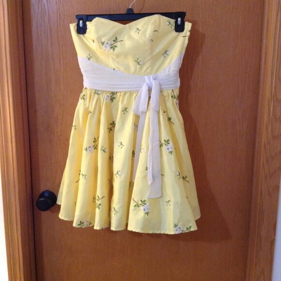 Betsey Johnson Yellow Strapless Dress with Floral Design - Picture 1 of 3